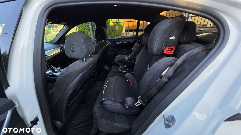BMW Seria 5 520d M Sport - 9