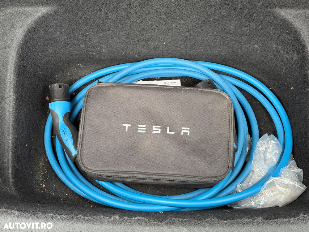 Tesla Model Y Performance Dual Motor AWD - 24