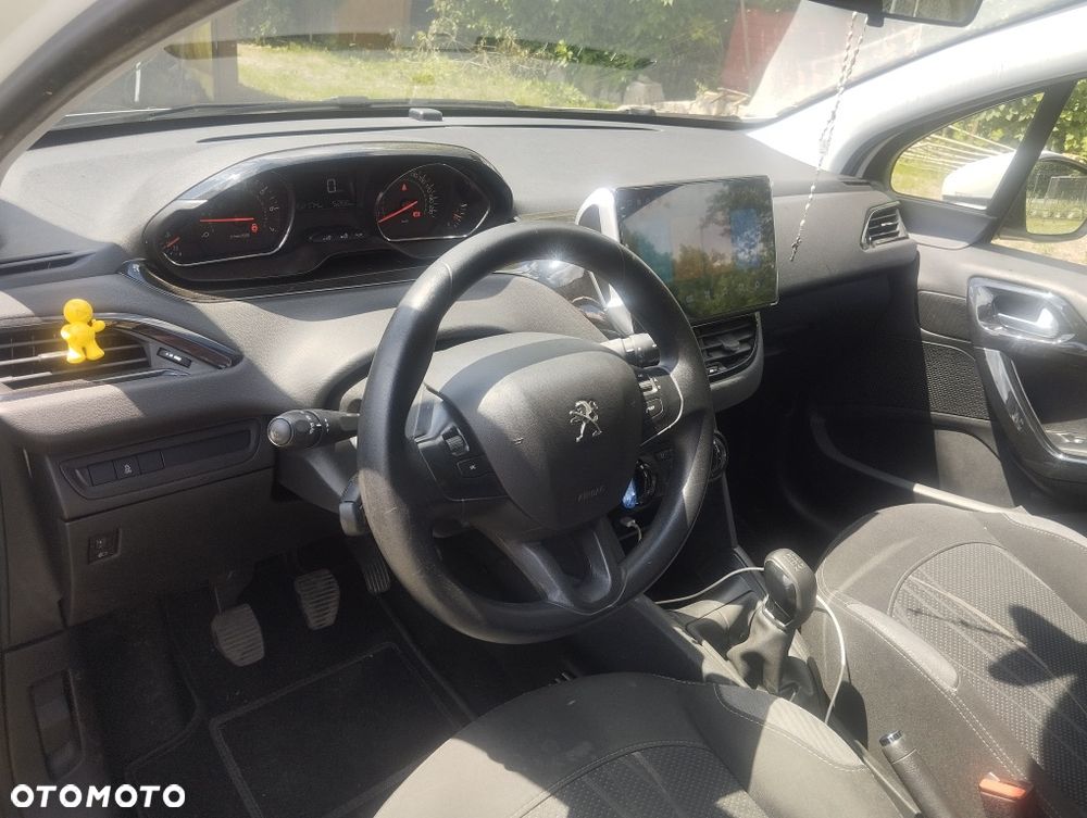 Peugeot 208 - 5
