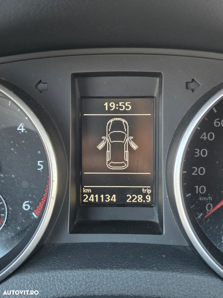 Volkswagen Golf 1.6 TDI DPF Comfortline - 10