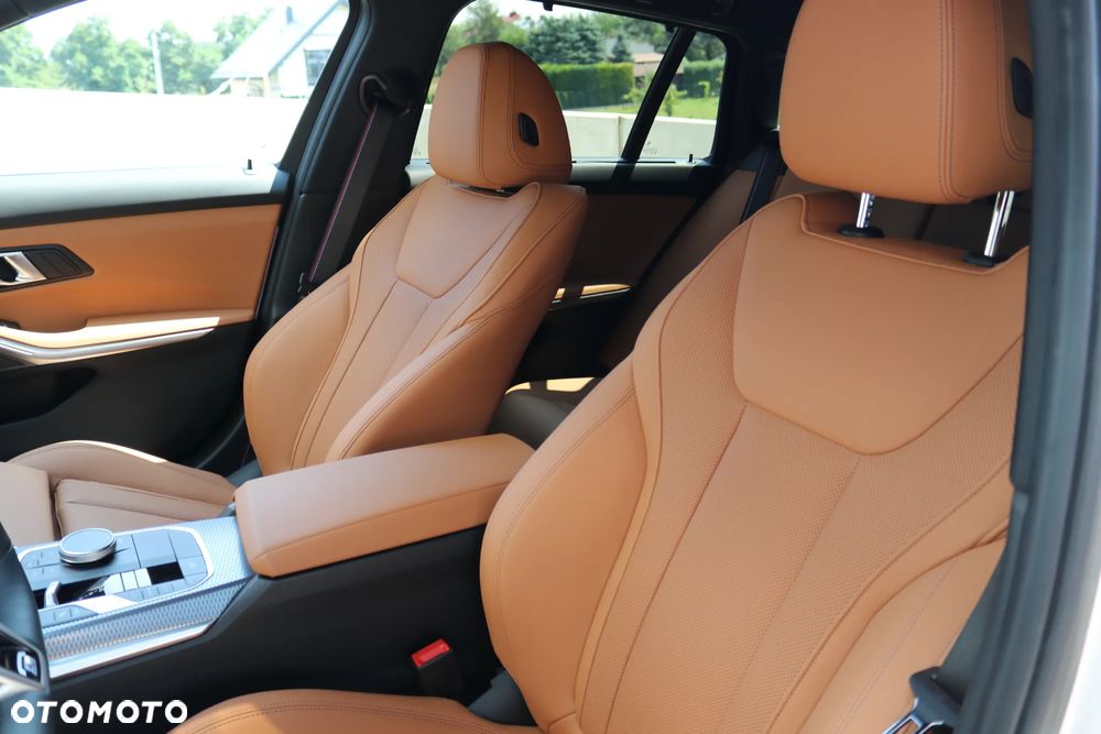 BMW Seria 3 330i xDrive M Sport - 10