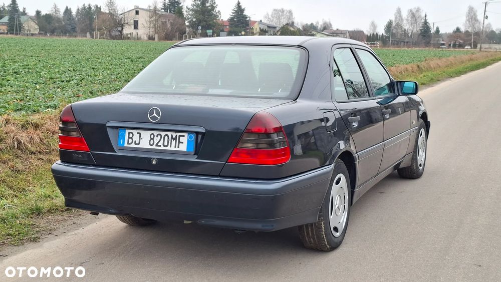 Mercedes-Benz Klasa C 180 Classic - 22