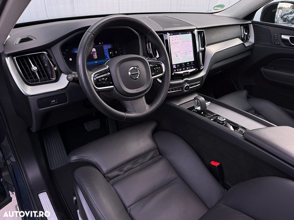 Volvo XC 60 B4 MHEV AT AWD Ultimate Dark - 23