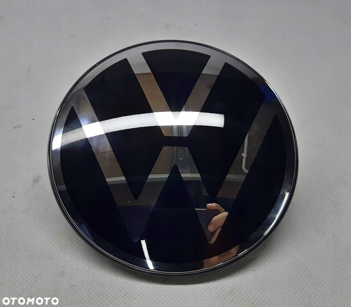 VW Touareg 3 LIFT Znaczek Emblemat NOWY 760853601E oryginał Radar ACC - 2