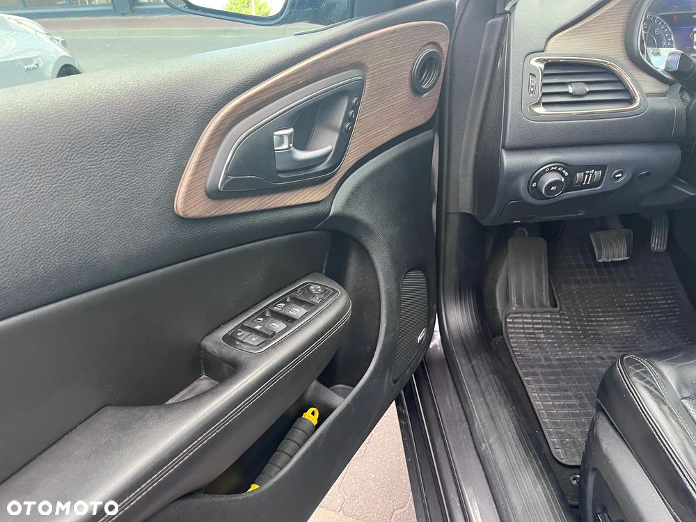 Chrysler 200 - 12