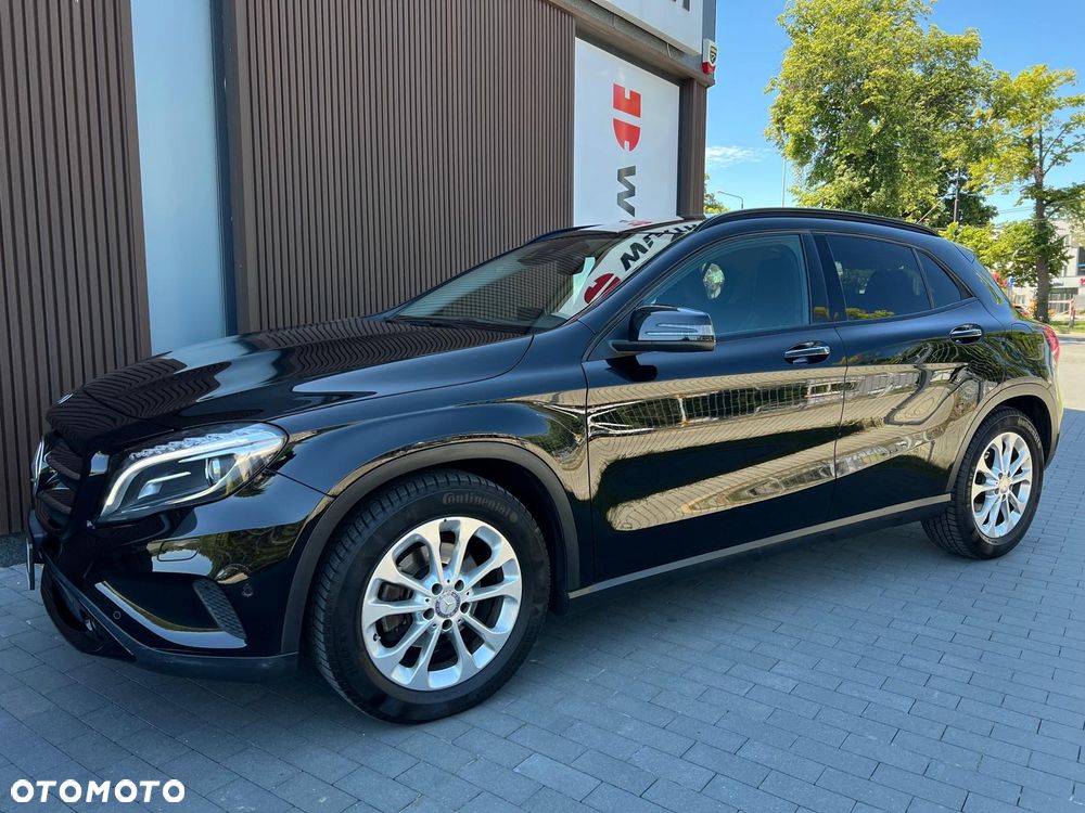 Mercedes-Benz GLA 200 d 4Matic 7G-DCT Urban - 11