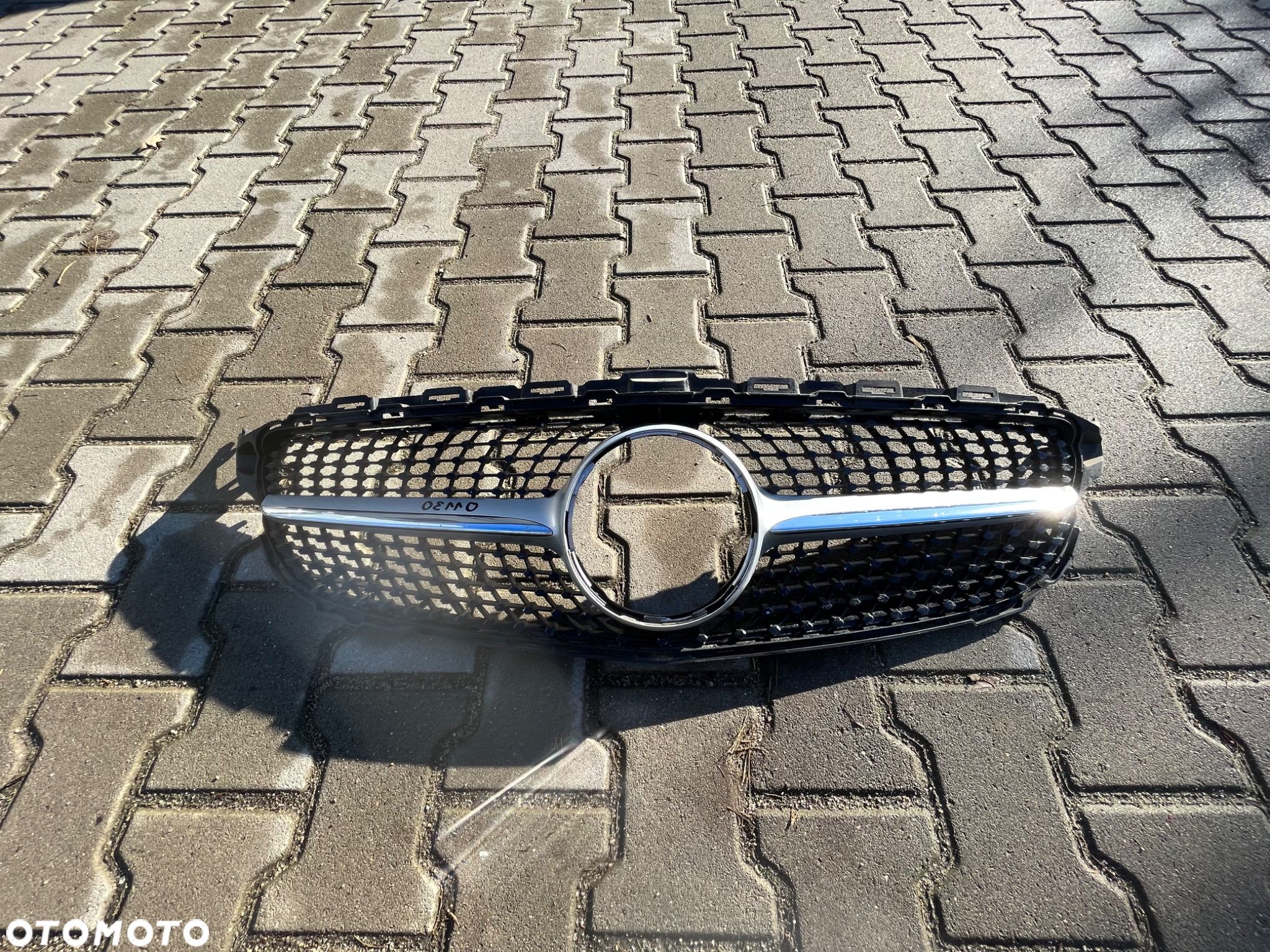 Atrapa Grill Mercedes C W205 - 1