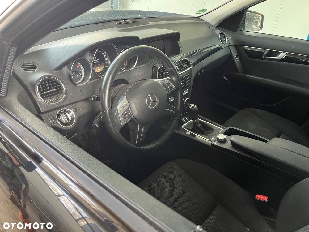 Mercedes-Benz Klasa C 200 CDI DPF (BlueEFFICIENCY) Avantgarde - 13