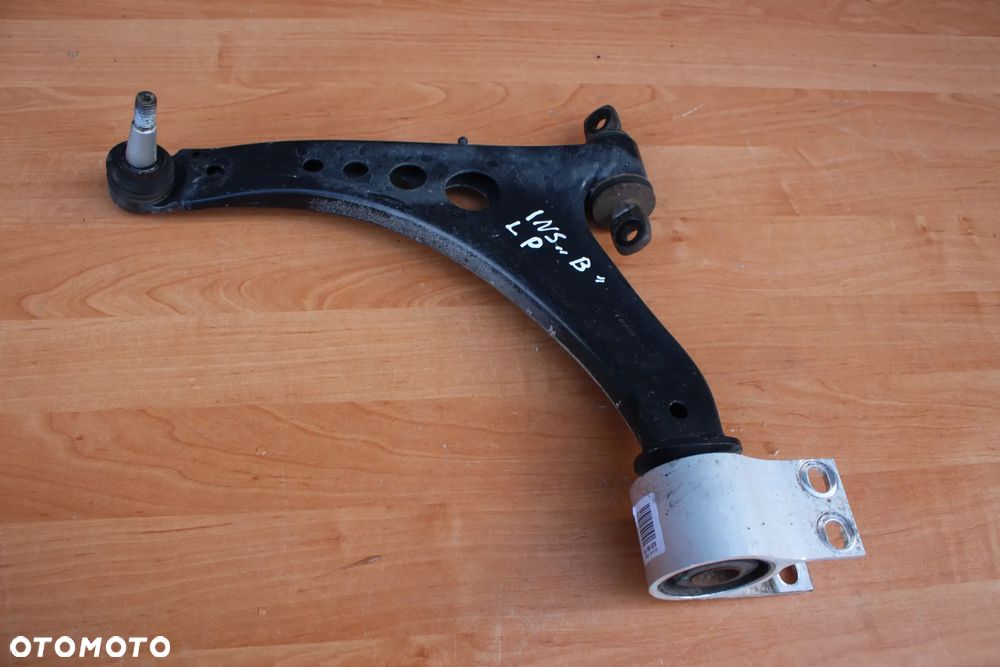 WAHACZ LEWY PRZEDNI PRZÓD OPEL INSIGNIA B ORYGINAŁ 84198832