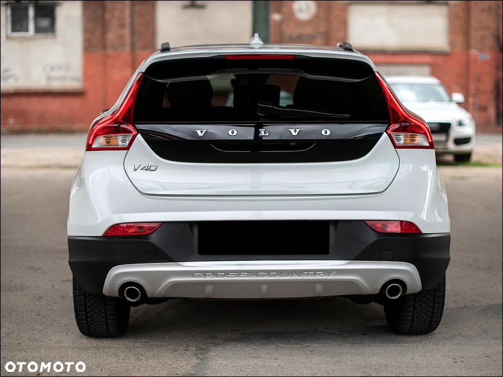 Volvo V40 Cross Country - 8