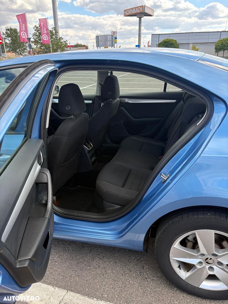 Skoda Octavia 1.6 TDI DSG Style - 6