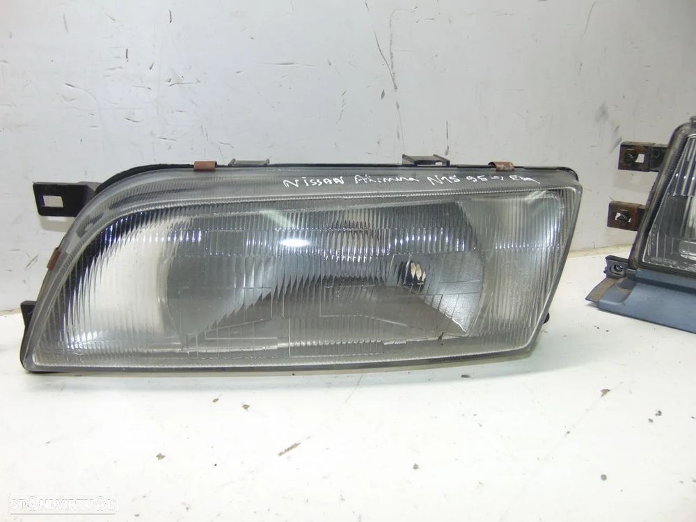 Nissan Almera/Bluebird faróis - 3