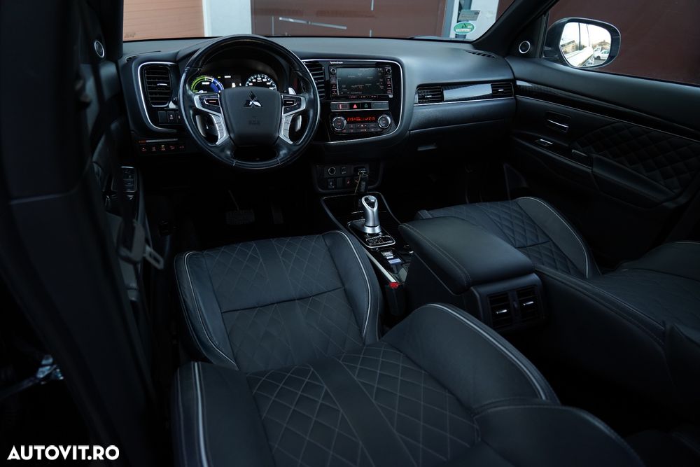 Mitsubishi Outlander PHEV 2.4 L 4X4 Instyle+ - 9