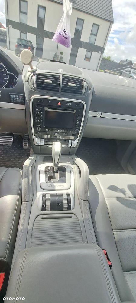 Porsche Cayenne - 8