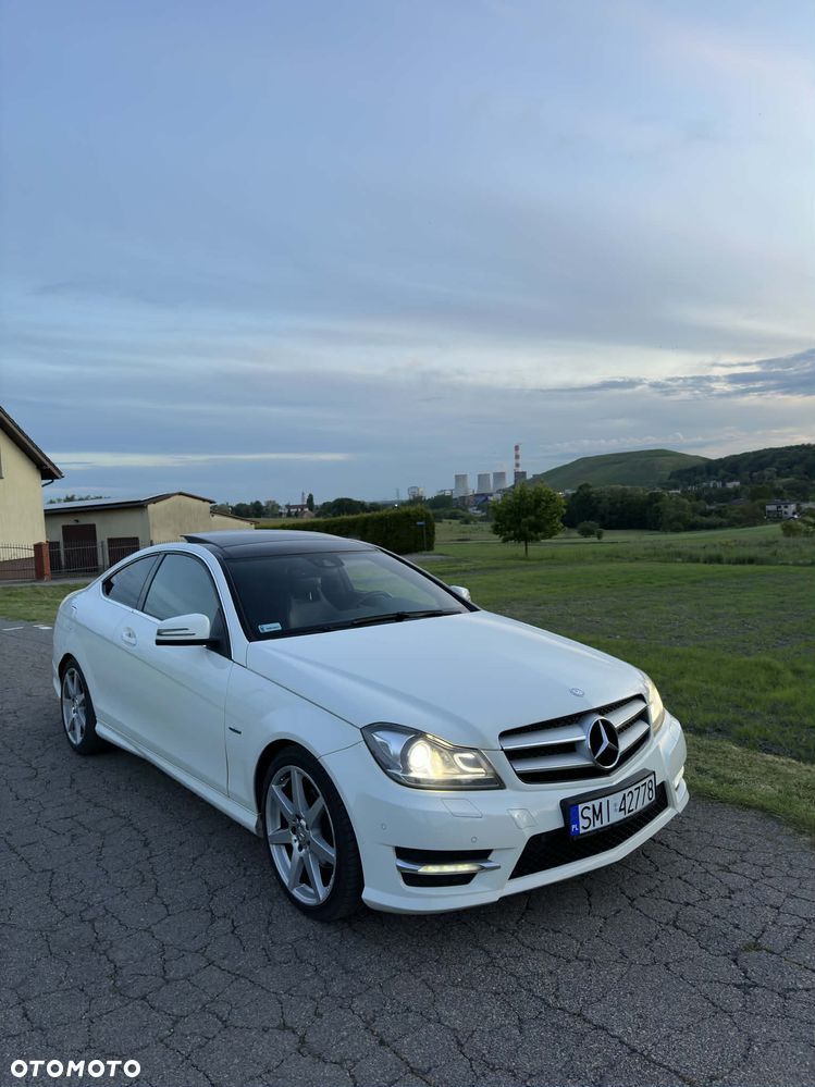 Mercedes-Benz Klasa C 250 CGI BlueEff Sport - 33