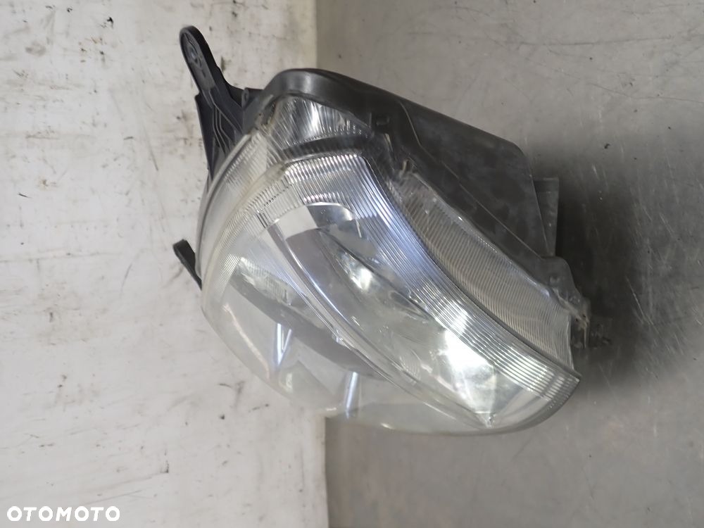 LAMPA PRAWA PRZEDNIA OPEL MERIVA-A 1.7 93321054 89035113 - 8