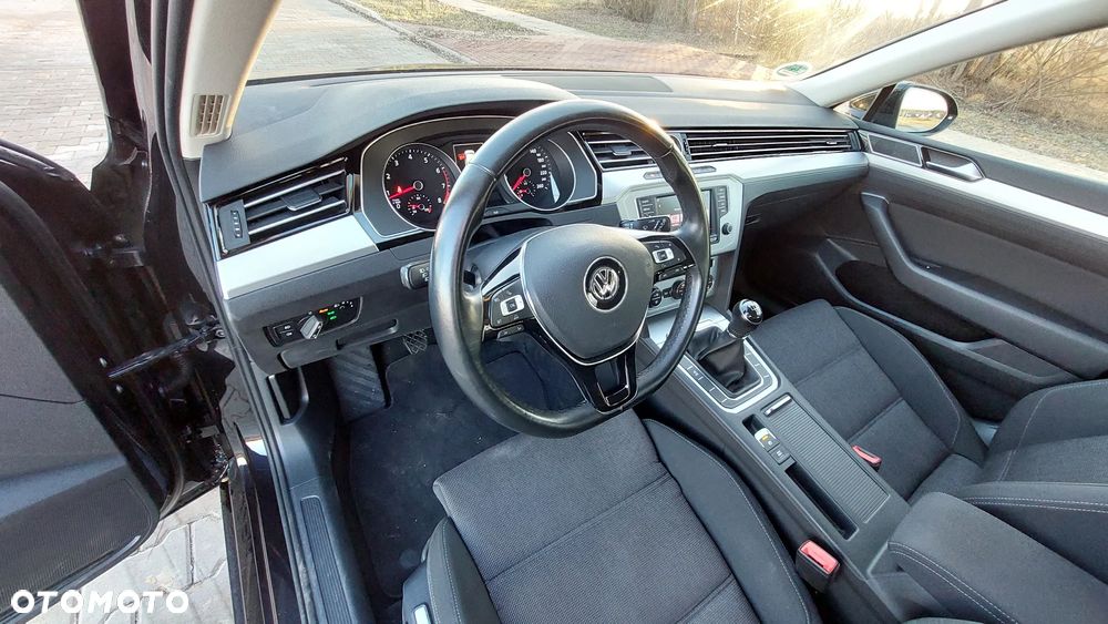 Volkswagen Passat - 34