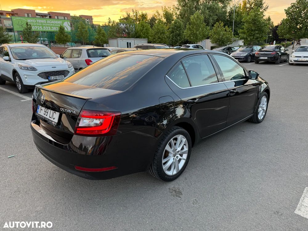 Skoda Octavia 2.0 TDI DSG Style - 2