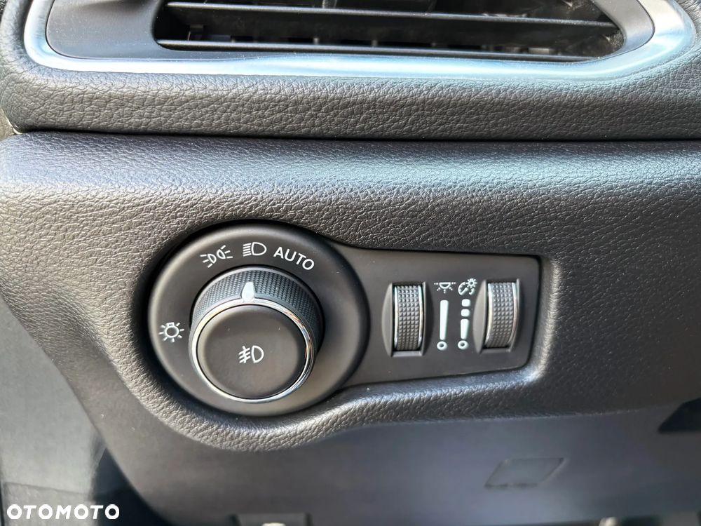 Chrysler Pacifica - 32