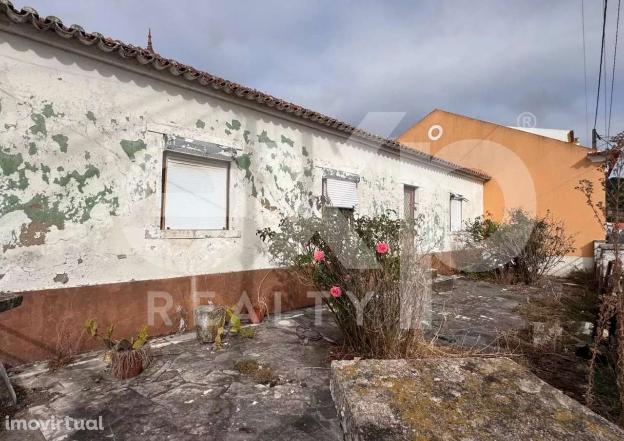 Moradia para renovar com projeto – no centro de Maxial (Torres Vedras) - Grande imagem: 2/20