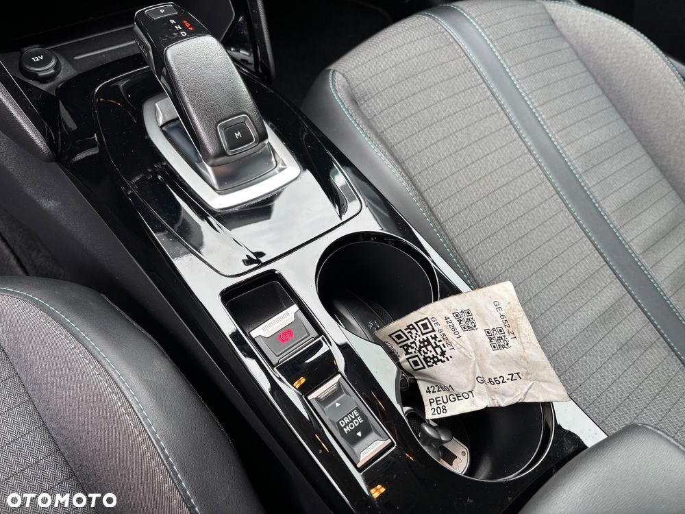 Peugeot 208 PureTech 100 EAT8 Allure - 26