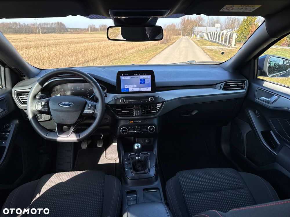 Ford Focus 1.0 EcoBoost mHEV ST-Line - 28
