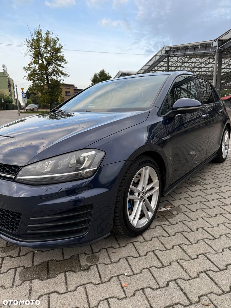 Volkswagen Golf - 5