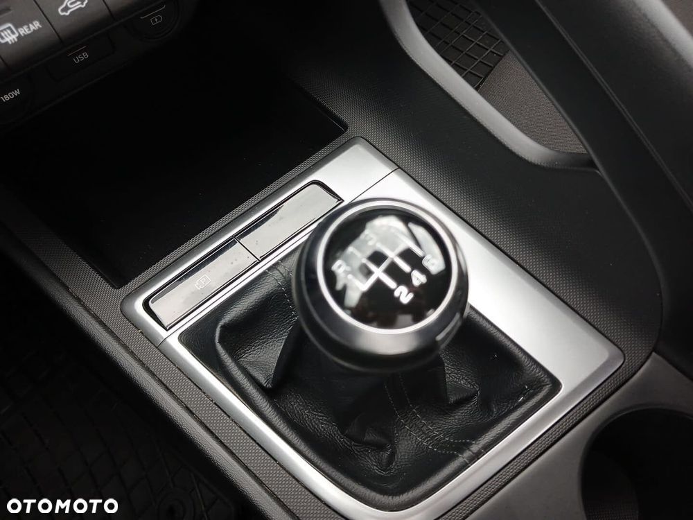 Hyundai Elantra - 40