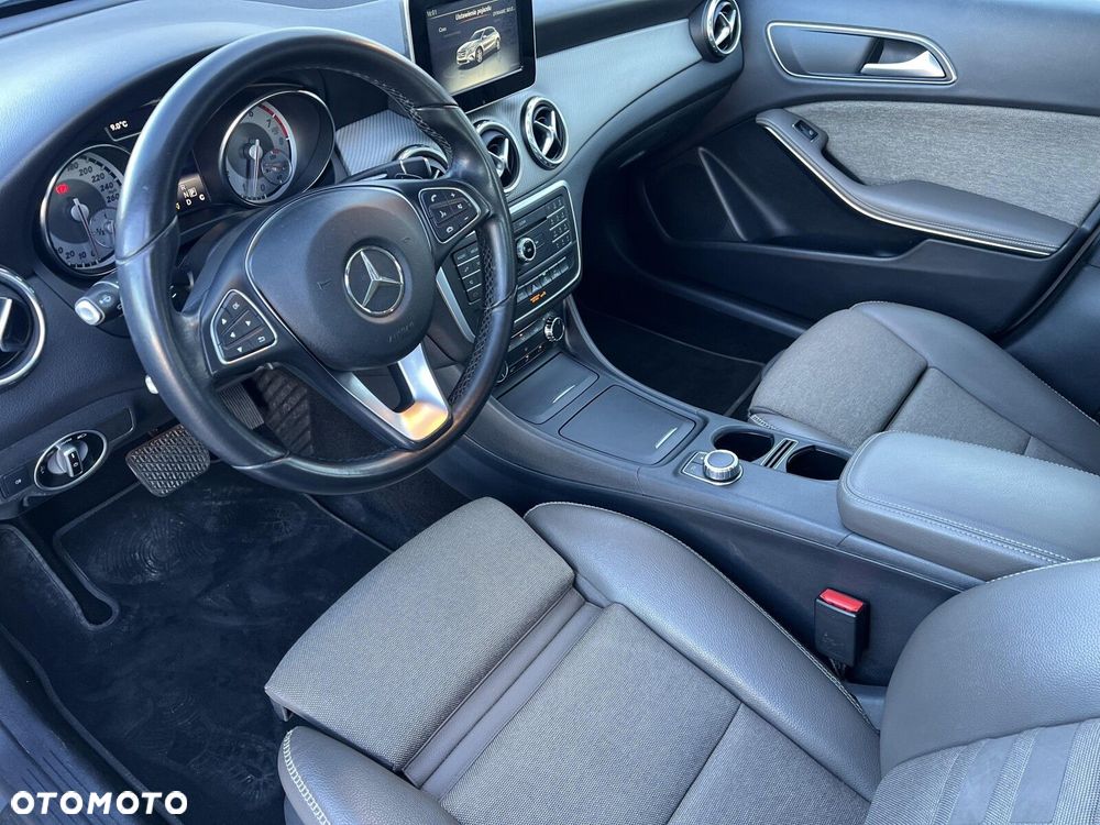 Mercedes-Benz GLA - 10