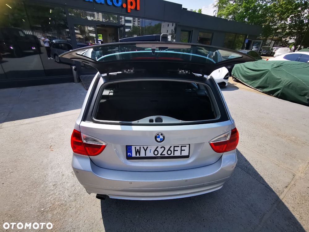 BMW Seria 3 320i - 30