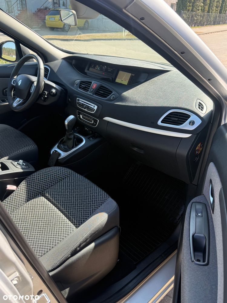 Renault Scenic dCi 110 EDC Paris - 10