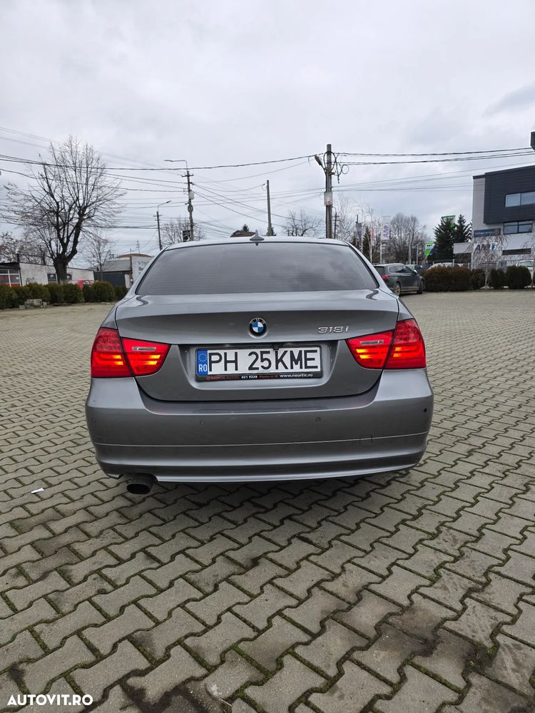 BMW Seria 3 318i Edition Sport - 6