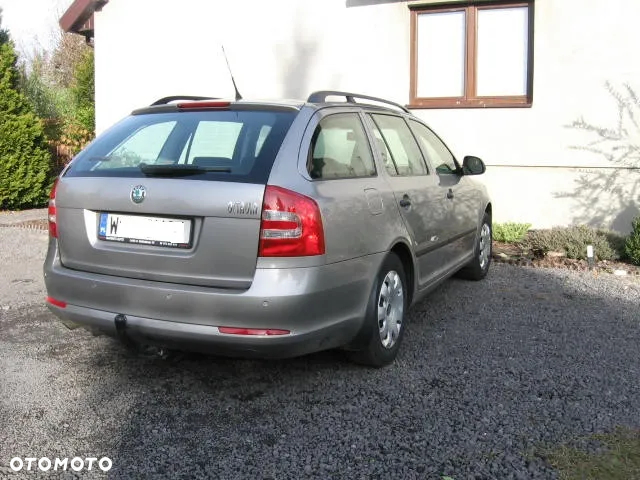 Skoda Octavia 1.6 Ambiente - 7