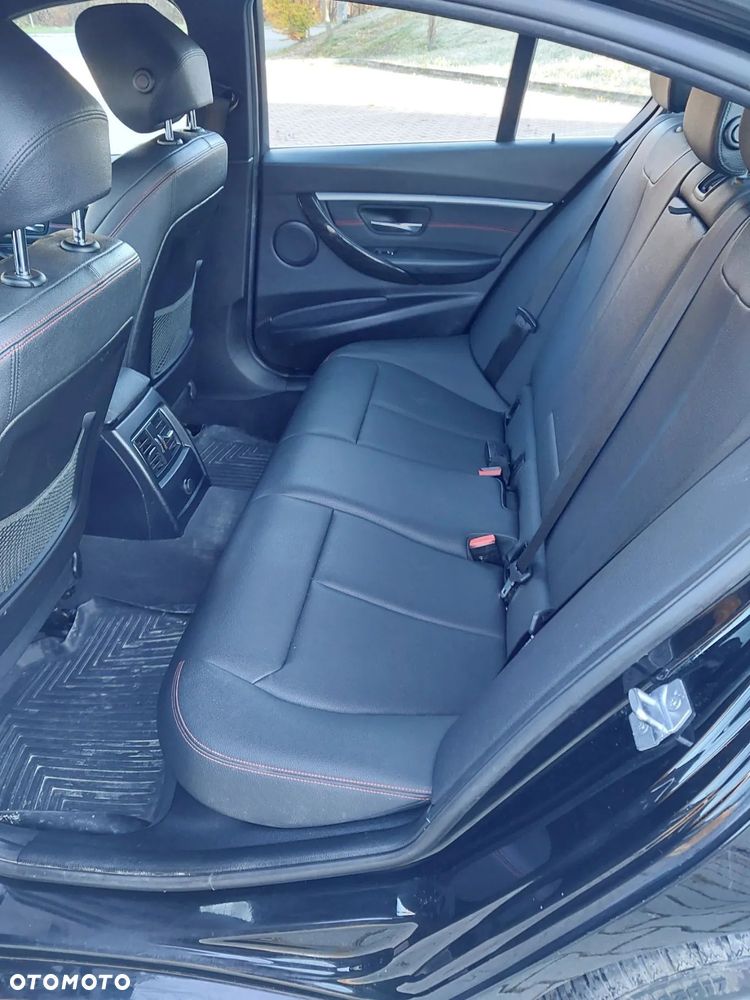 BMW Seria 3 330i GPF xDrive Luxury Line - 7