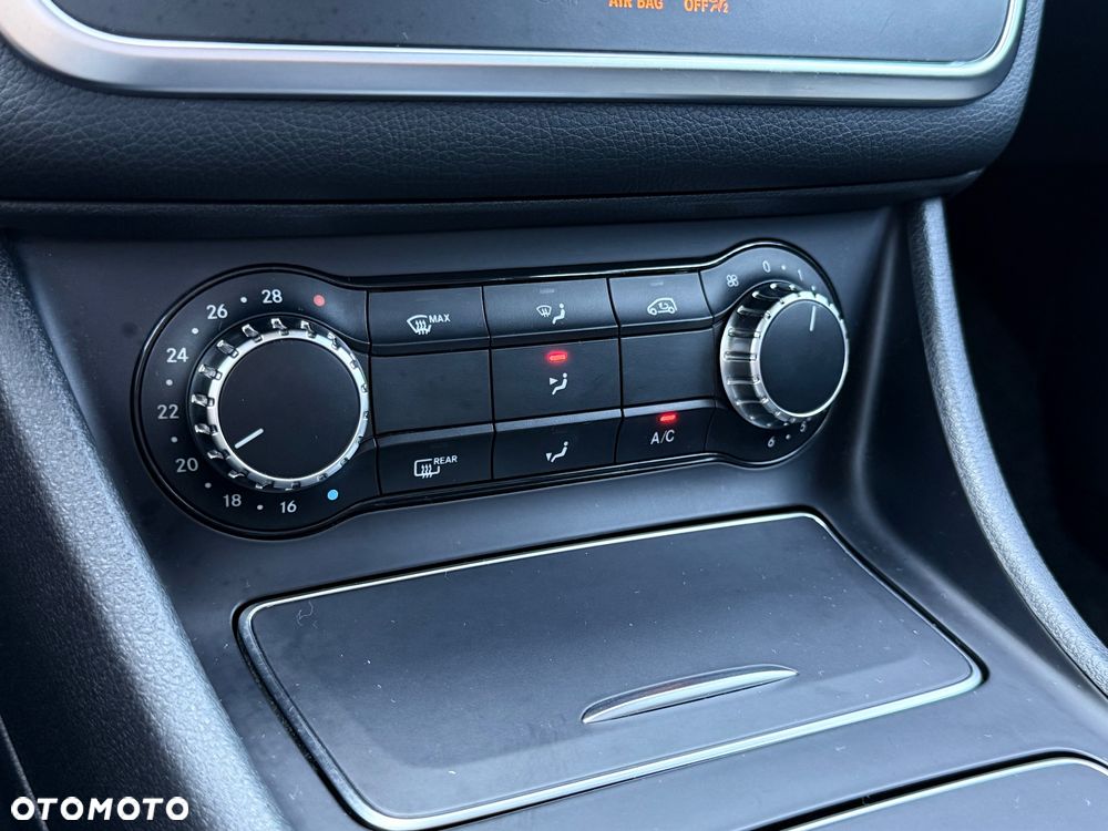 Mercedes-Benz CLA 180 7G-DCT - 29