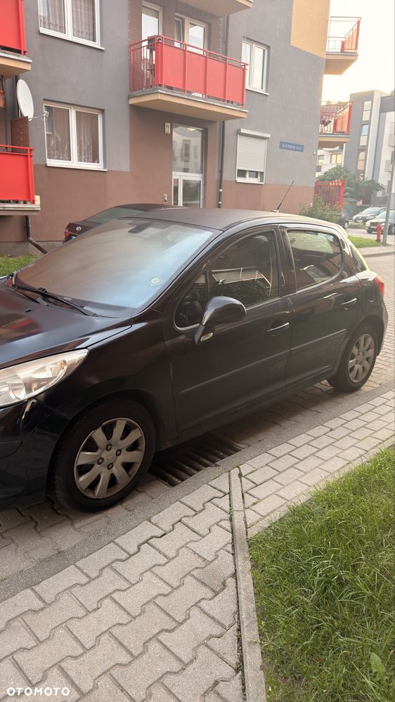 Peugeot 207 - 1