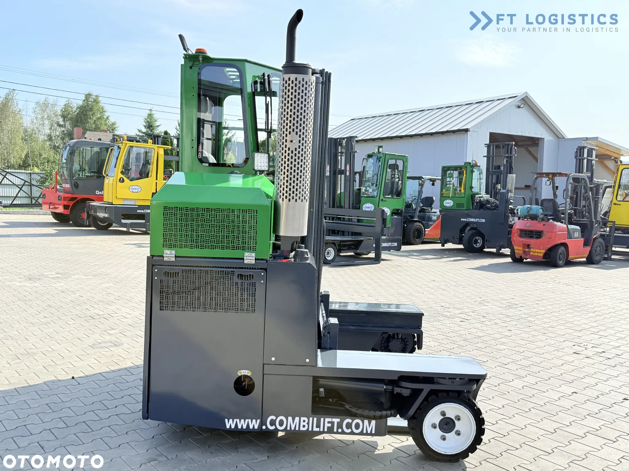 Combilift C2500 / GAS / TRIPLEX 4900MM / WOLNY SKOK /JEDYNE 2446 MOTOGODZIN /  POZYCJONER WIDEŁ / PEŁNA KABINA / STAN IDEALNY / Szeroka oferta wózków czterokierunkowych i bocznych, dopasowanych do różnorodnych potrzeb i zastosowań - 7