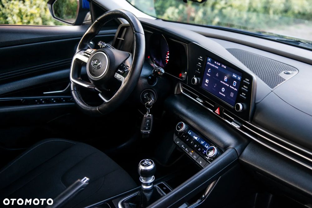 Hyundai Elantra 1.6 Executive - 39