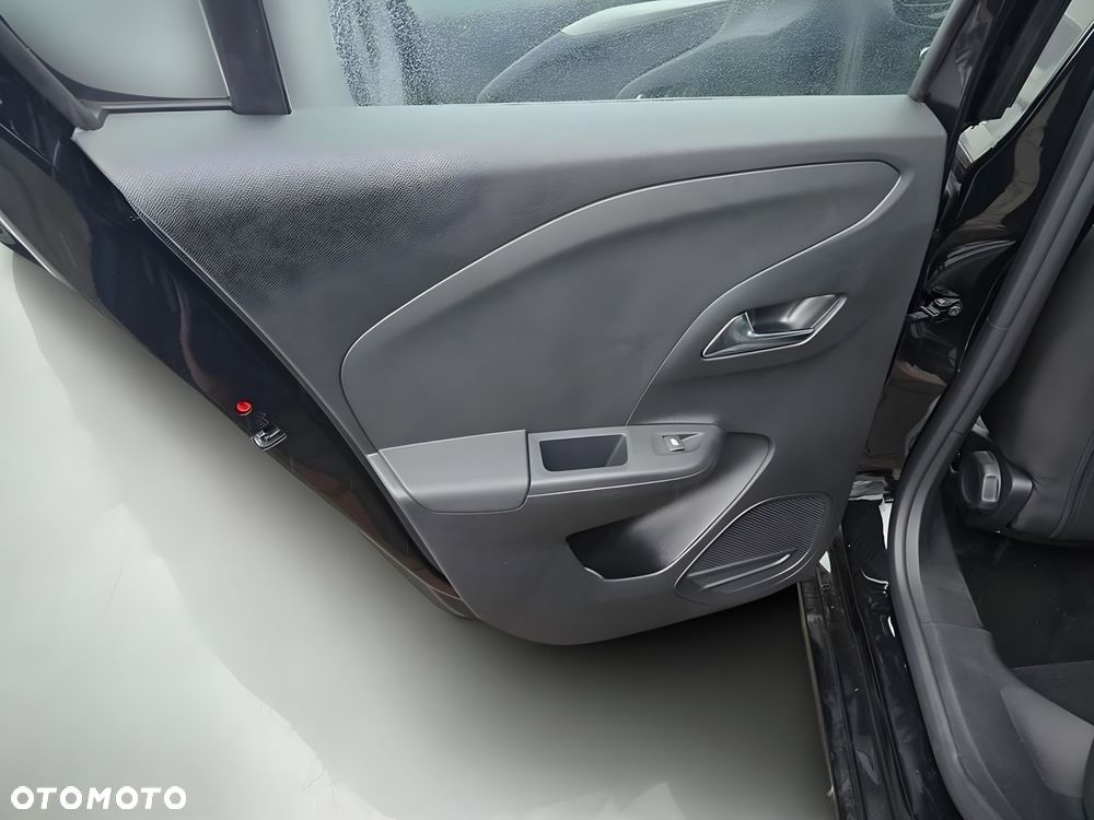 Opel Corsa 1.2 T mHEV GS eDCT - 6