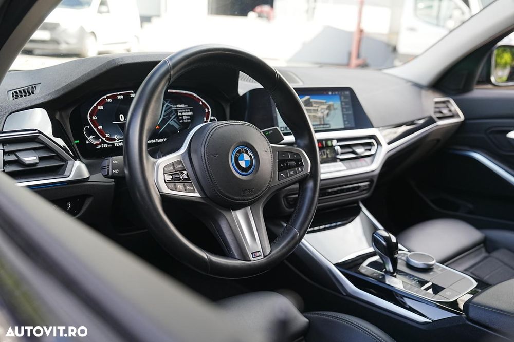 BMW Seria 3 330e Aut. Sport Line - 22