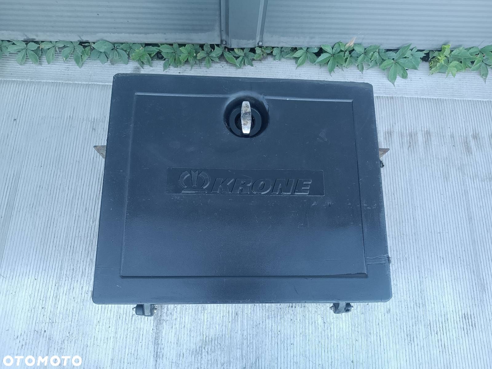 SCHOWEK NA NARZĘDZIA KRONE MAN DAF SCANIA MERCERDES - 1