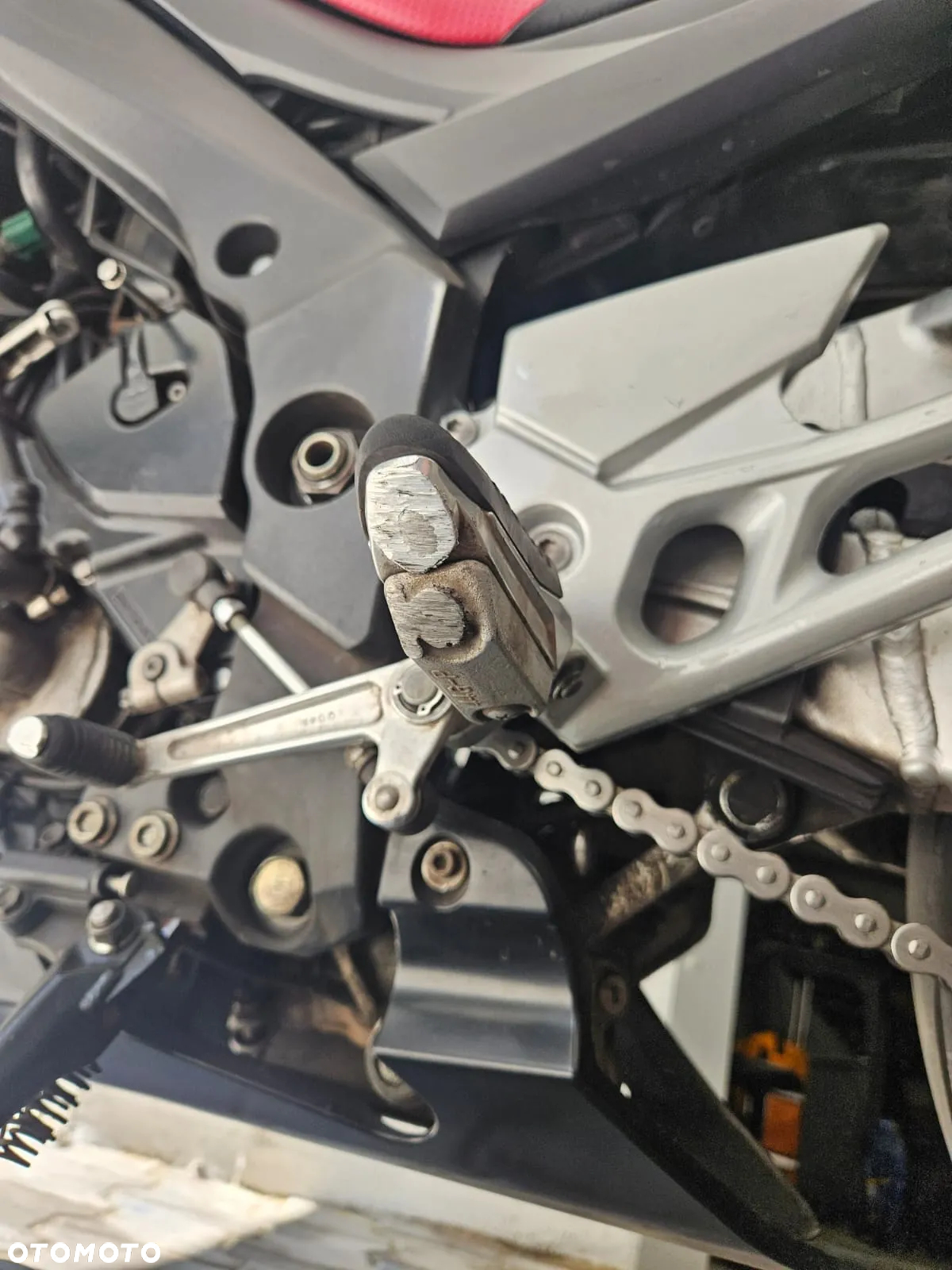 Suzuki GSR - 27