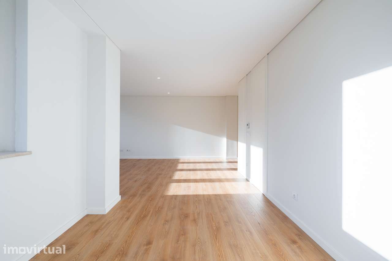 Apartamento T2 - Rua Brito Capelo junto metro - Grande imagem: 3/33