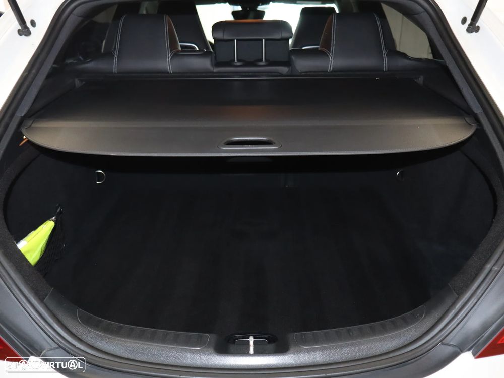 Mercedes-Benz CLA 200 d Shooting Brake Urban Aut. - 12