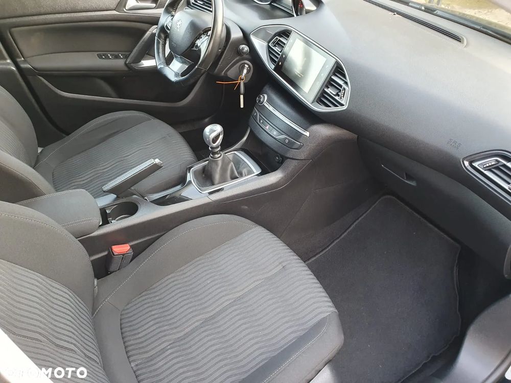 Peugeot 308 1.6 BlueHDi Active S&S - 32