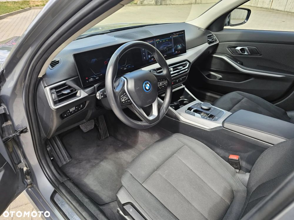 BMW Seria 3 ver-320e-phev - 17