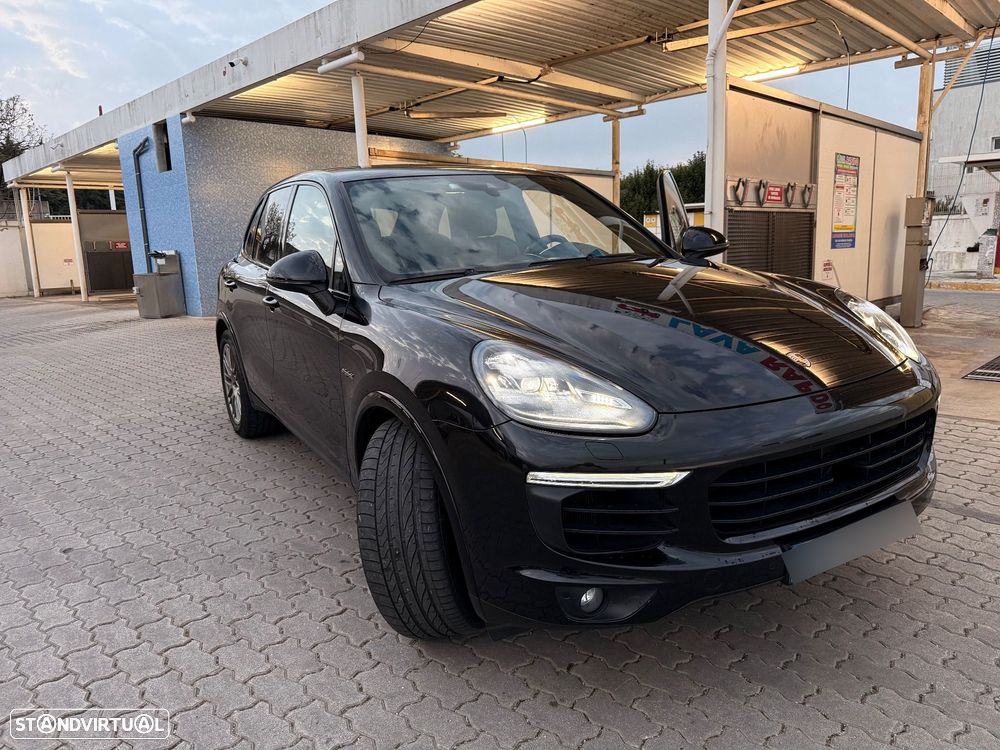 Porsche Cayenne - 1