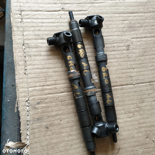 SKODA SEAT AUDI VW  POLO 6R0 1.2 WTRYSK WTRYSKIWACZ 03P130277