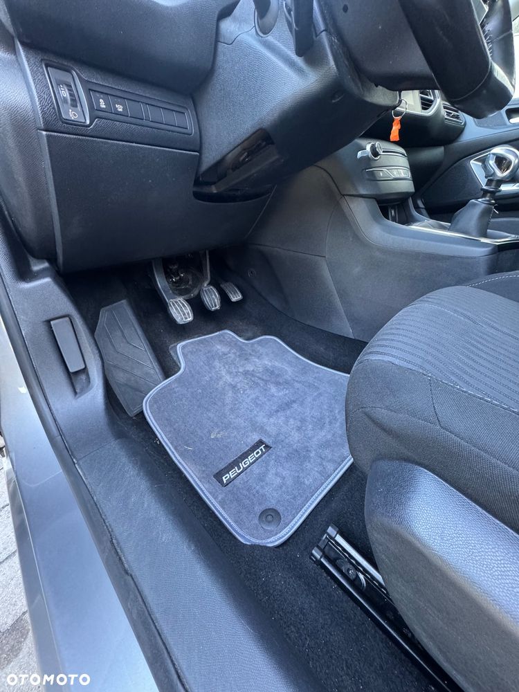Peugeot 308 - 23