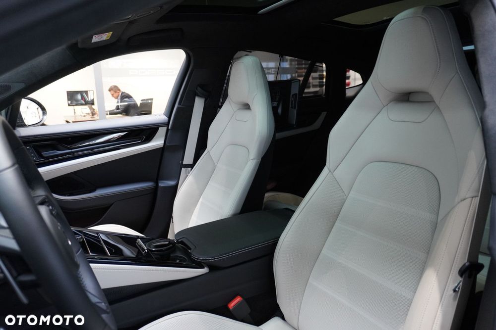 Porsche Panamera - 12